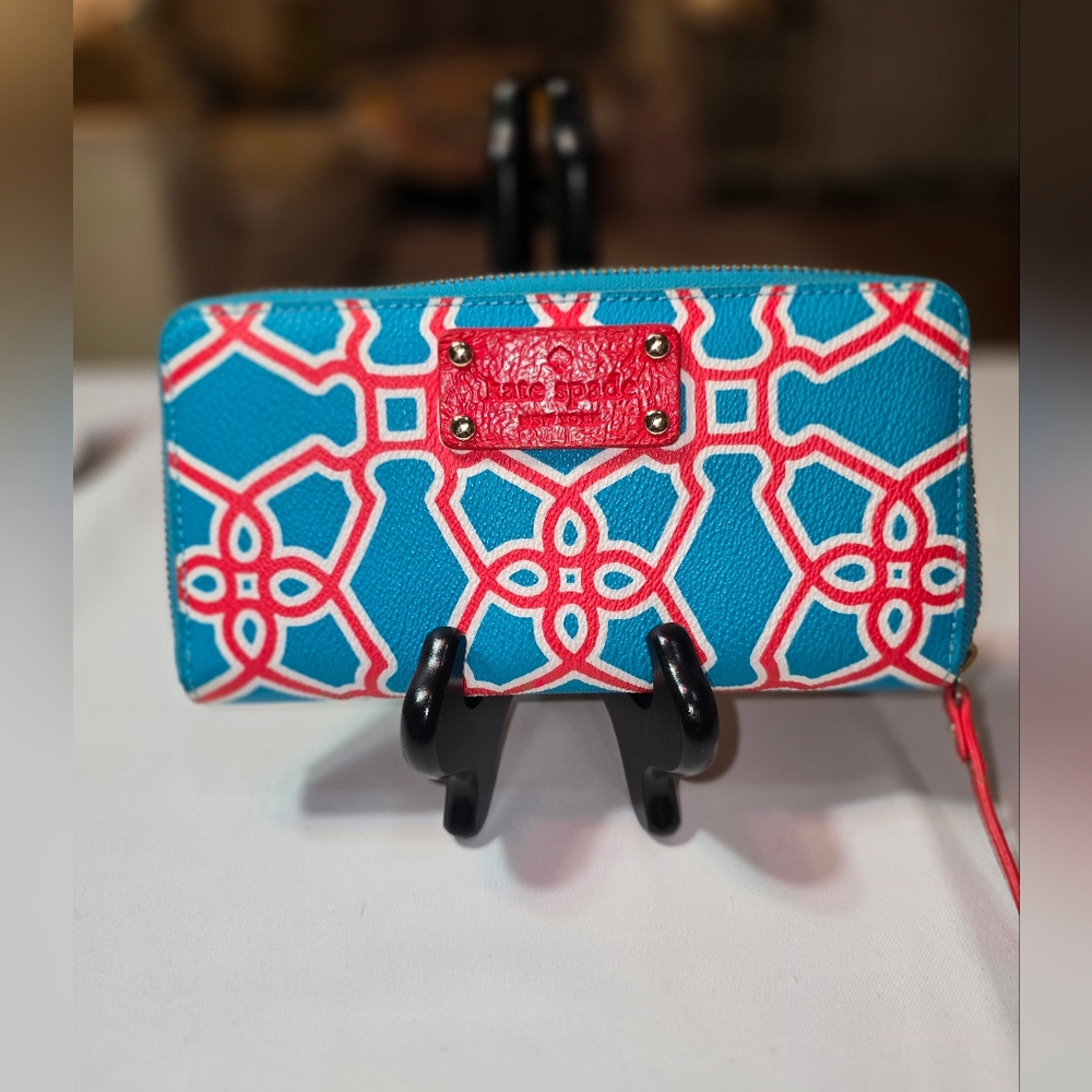 Kate Spade Red White and Blue Wallet Trendy Cool Pattern